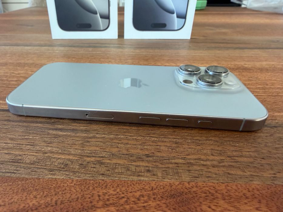 Apple iPhone 16 Pro 256GB White / Natural Titanium – кутии, документи, подарък кейсове
