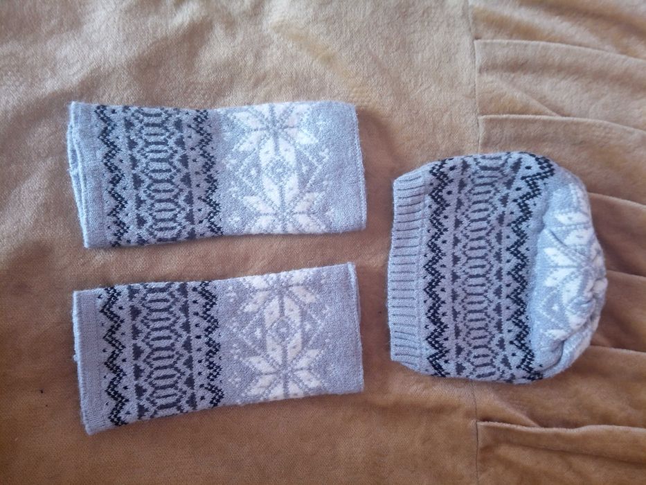 Комплект шапка, шал и гети, нови, 5 лв