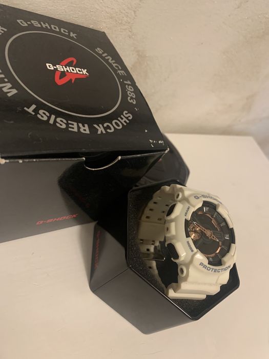 Бял часовник G-shock