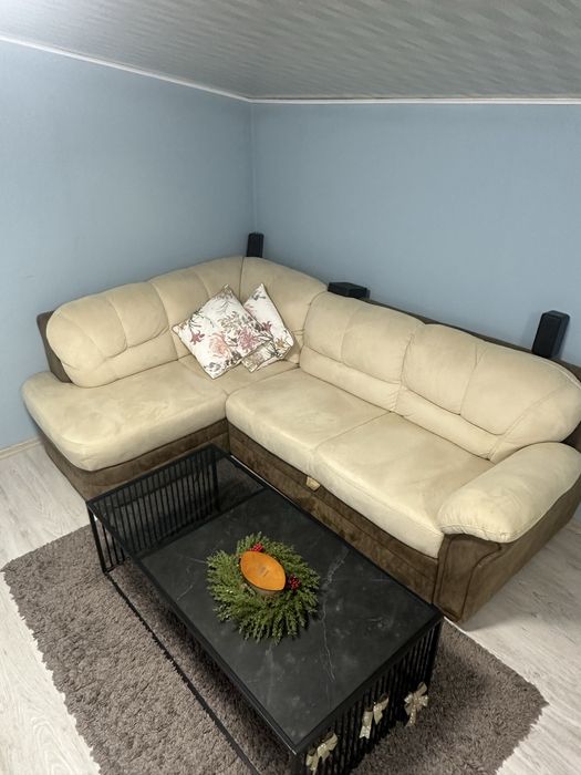 Ъглов диван.