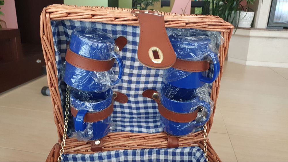 Плетена кошница за пикник за 4ма