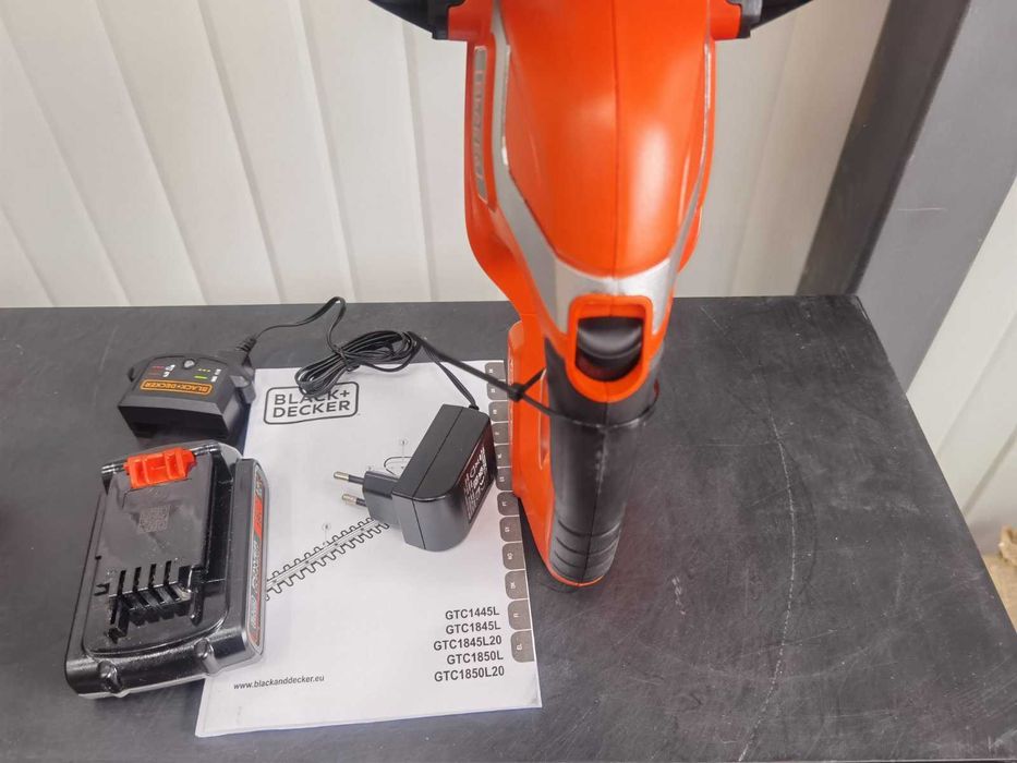 BLACK+DECKER 18V ​​ножица за жив плет с 2.0Ah, 45cm, GTC1845L20