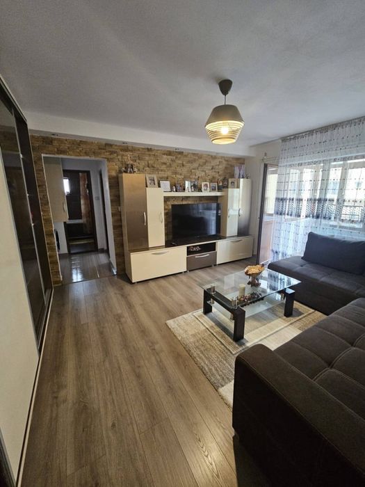 Apartament 3 camere bloc 6bis etaj 2