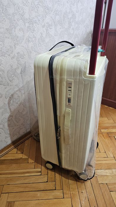 Чемодан с чехлом