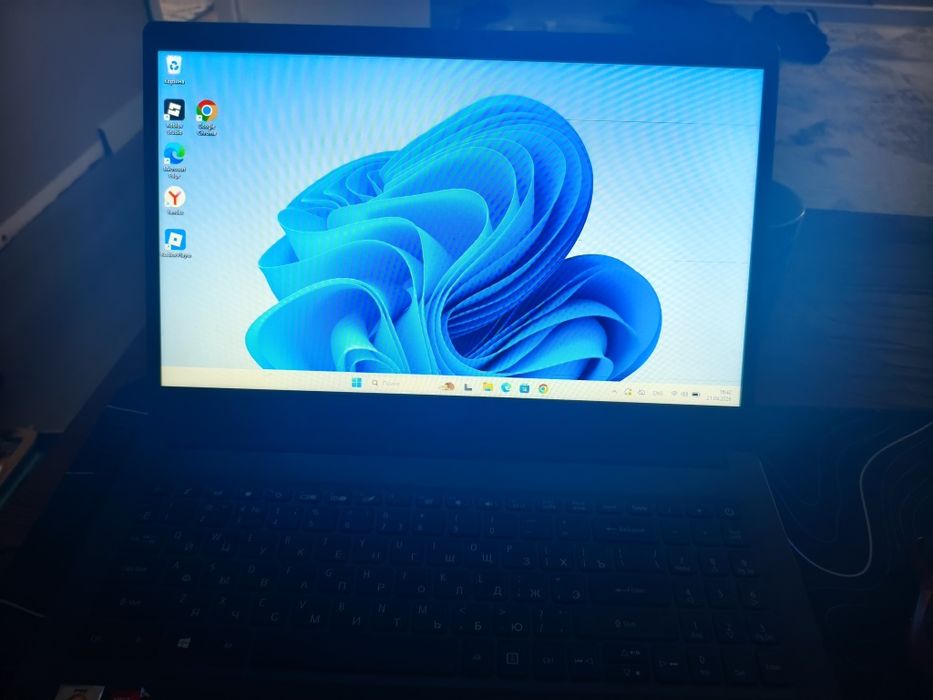 Асер экран шипить