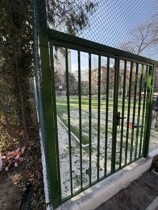 Метални врати и огради