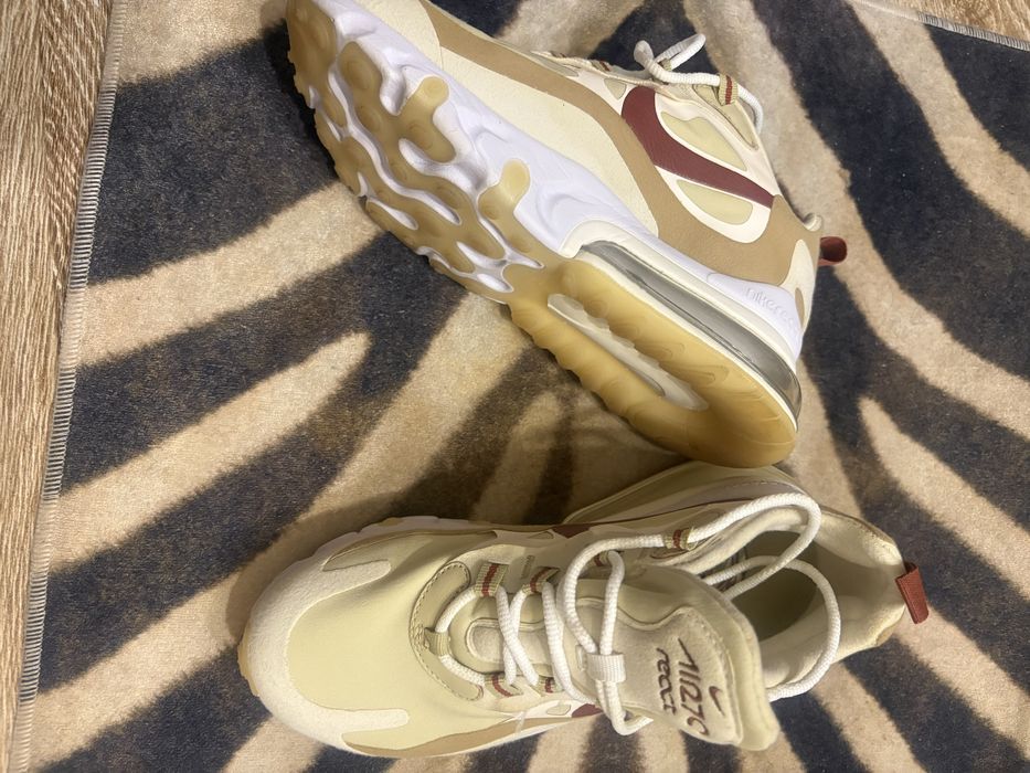 Кроссовки женские стильные