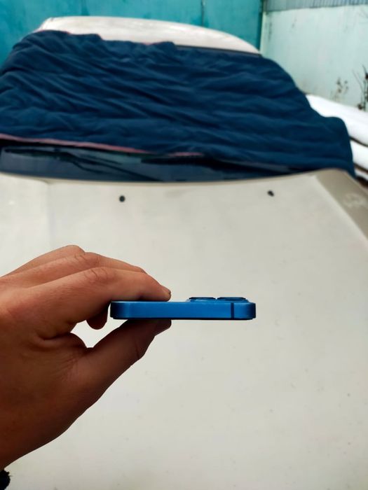 Айфон 13 синего цвета