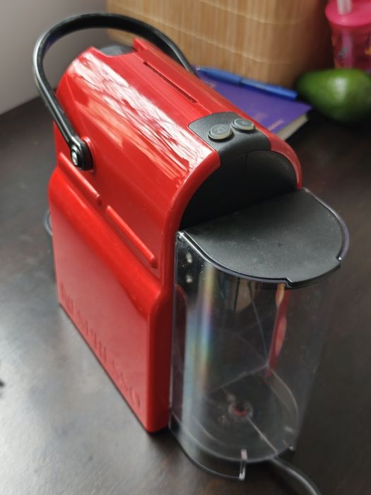 Espressor Nespresso Inissia Rosu