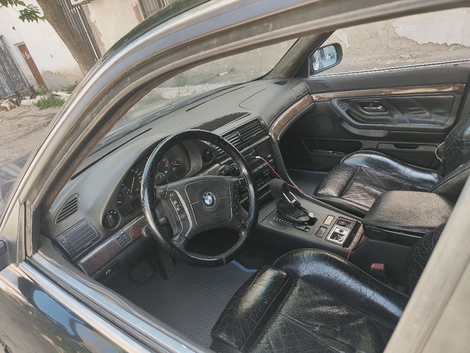 Продам BMW E38 .