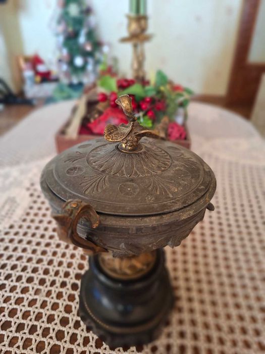 Стара бронзова купа