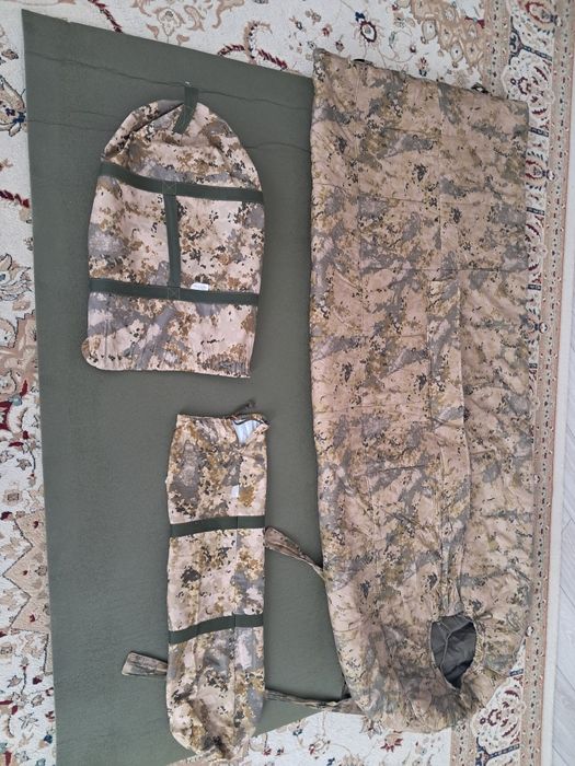 Спальный мешок и коврик военный теплый.