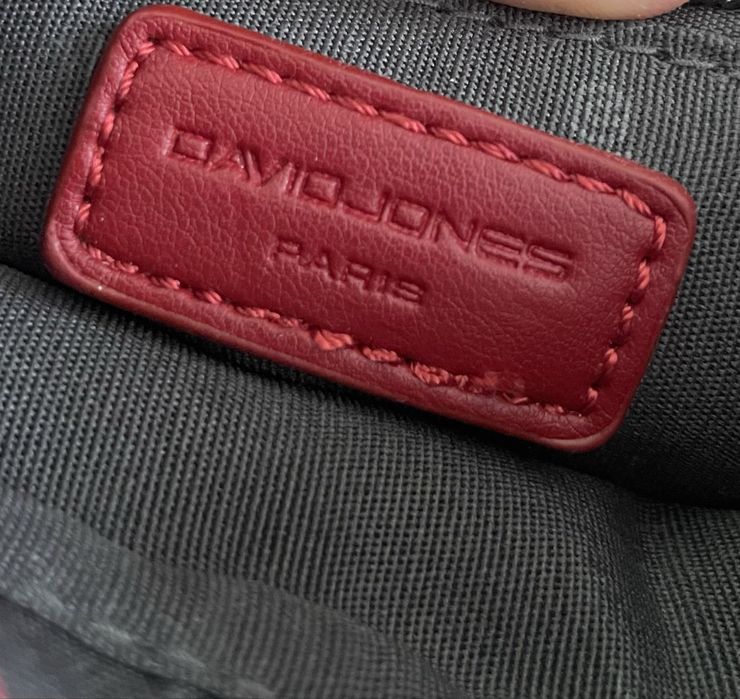 Червена чанта David Jones