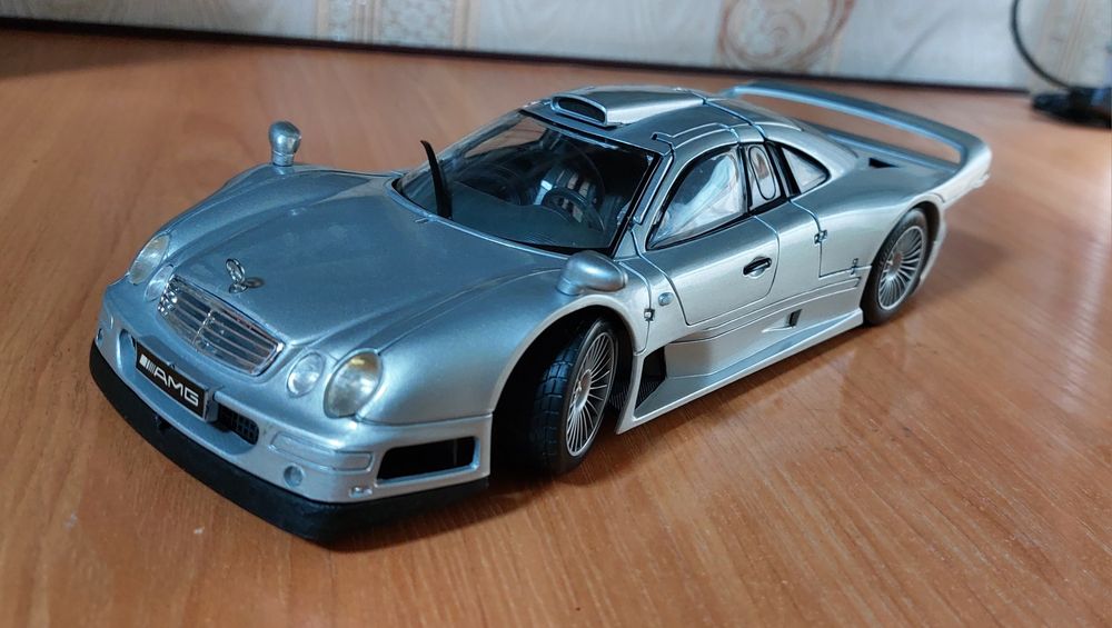 Масштабная модель автомобиля 1-18