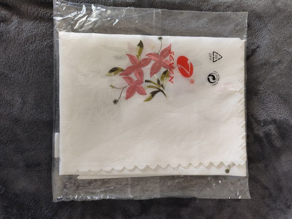 Față de masă nouă 85*85cm