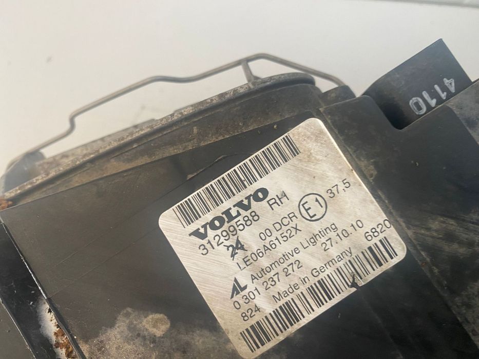 Far xenon dreapta VOLVO S40 V50 2007-2012 31299588 32206140