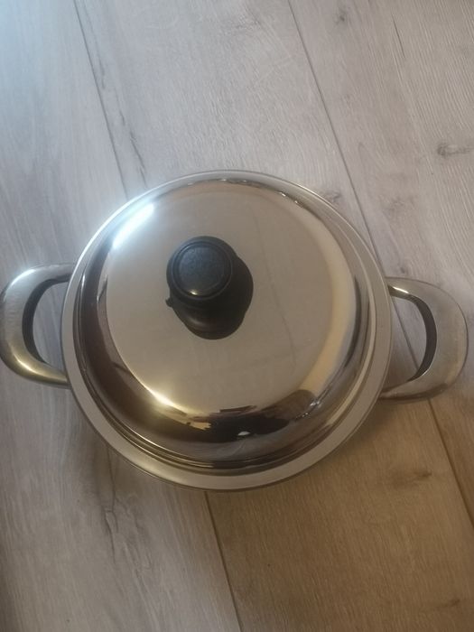 Комплкт тенджери с котлон за тях