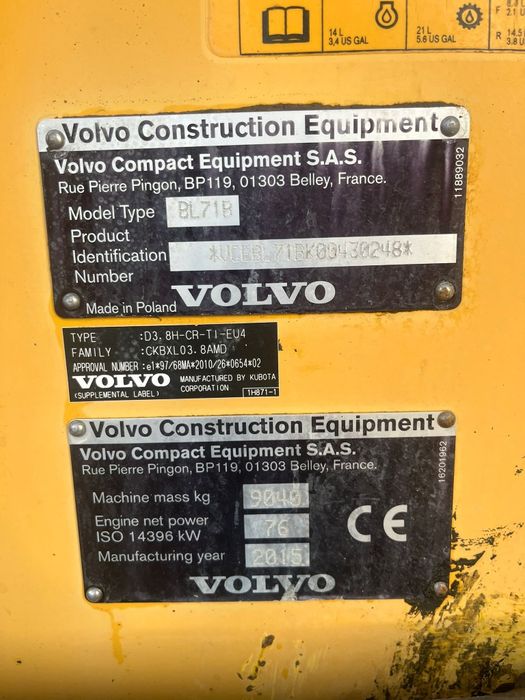 Vând Buldoexcavator volvo bl71 an 2015