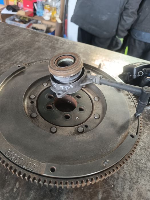 Маховик Vw , Audi , Seat , Skoda  2.0 TDi Common rail Valeo