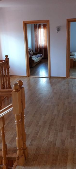 Casă de vânzare - 5 camere, zona Cornișa