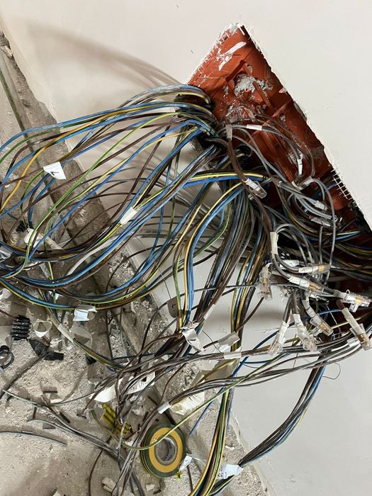 Electrician cu o vasta experiență