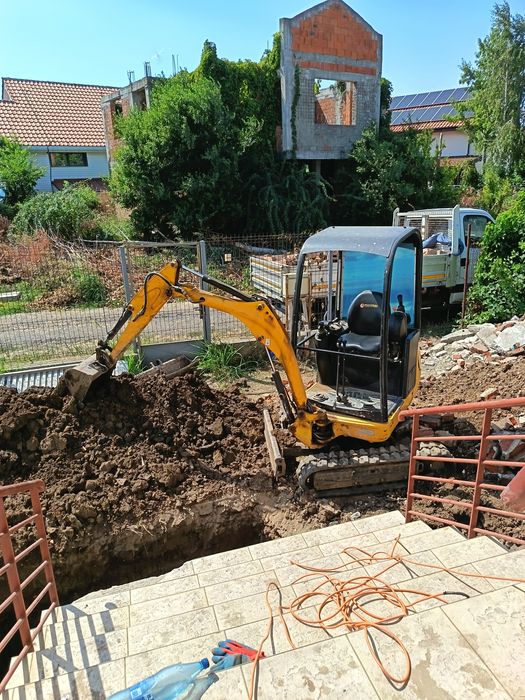 închiriez mini excavator Petru spații înguste