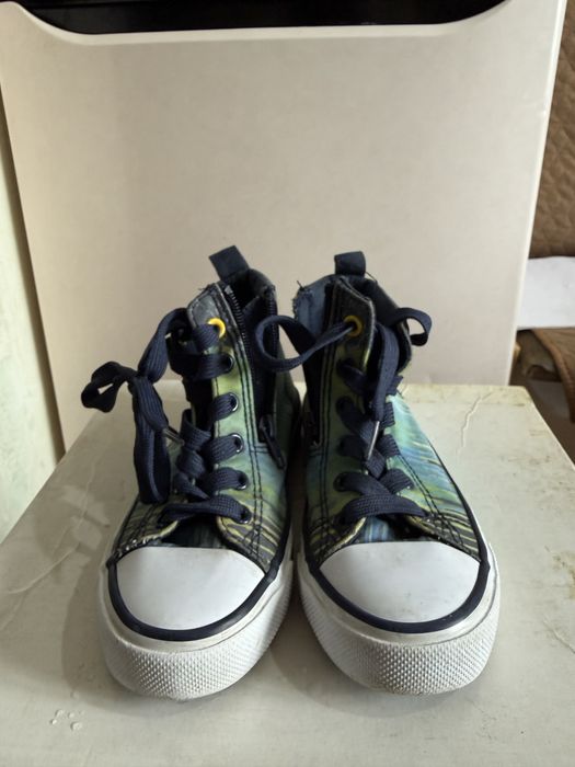 Продам детскую обувь