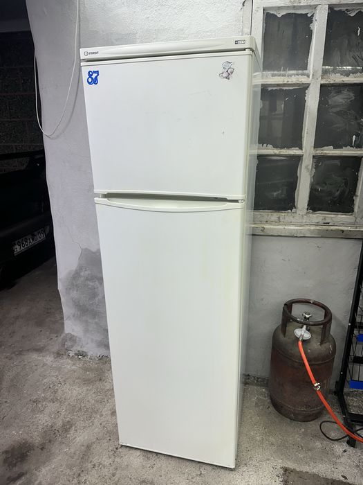 Холодильник Indesit