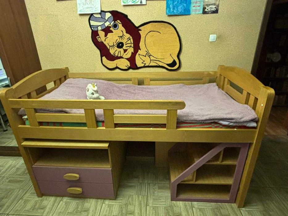 Продам комплект детской мебели