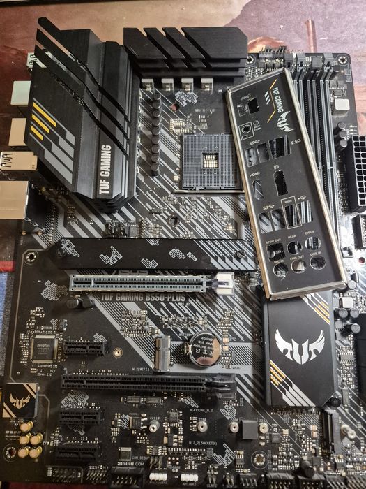 Placa de baza Asus tuf b550 plus defecta