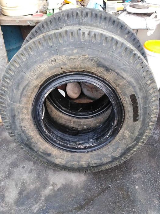 Продаётся  Колёса  10.00 R 20