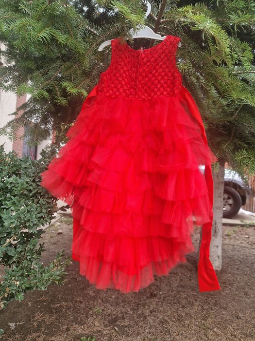 Vand rochie speciala pt fetite