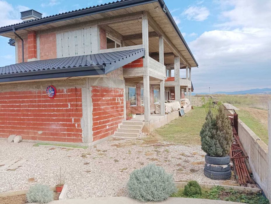 Продава се Къща в Асеновград - 402 кв.м за 548 €/кв.м - Снимка #1