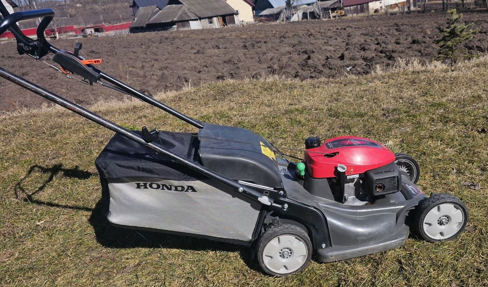 Mașina de tuns iarba / gazon Honda HRX 537