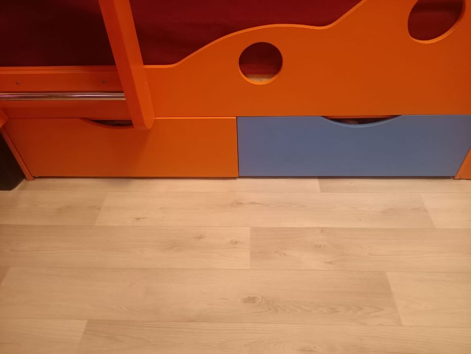 Двухярусная кровать