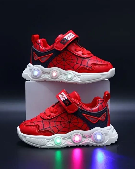 Adidași cu luminițe