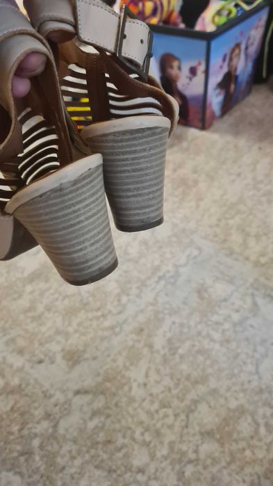 Sandale din piele nr 38 dama