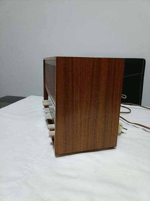 Radio pe lampi Loewe