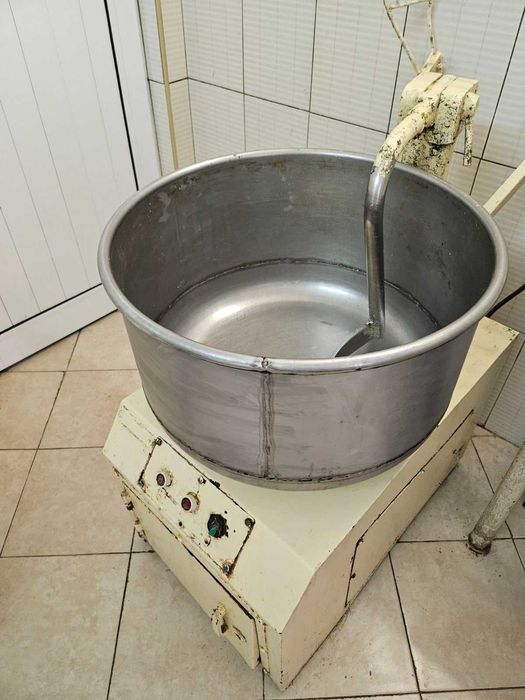 Продавам тестомесачка