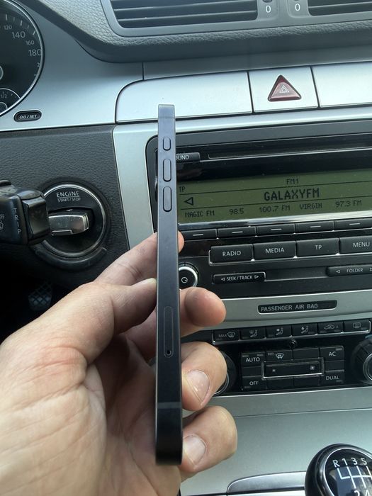 Iphone 16e black, neverlock, bat.100%