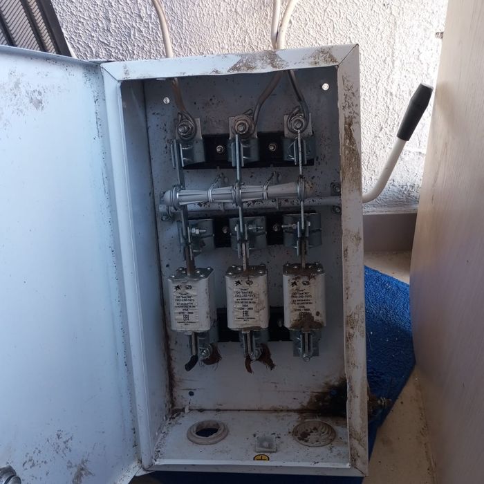 Электрощит б/у надо звонит