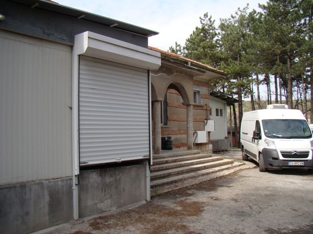 Продава се Промишлена сграда в Русе, Промишлена зона - Запад - 970 кв.м за 342 €/кв.м - Снимка #1