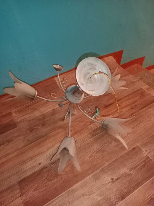 Продам люстру в хорошем состоянии