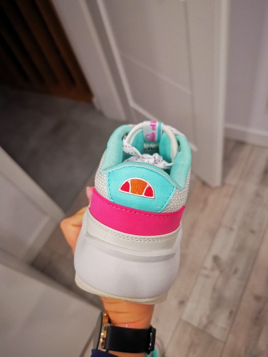 Adidași Ellesse 37