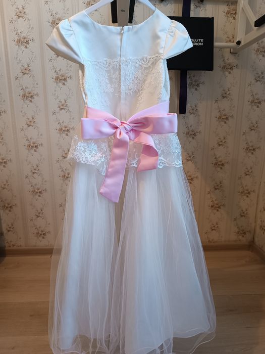 Продам платье на девочку 5-7 лет