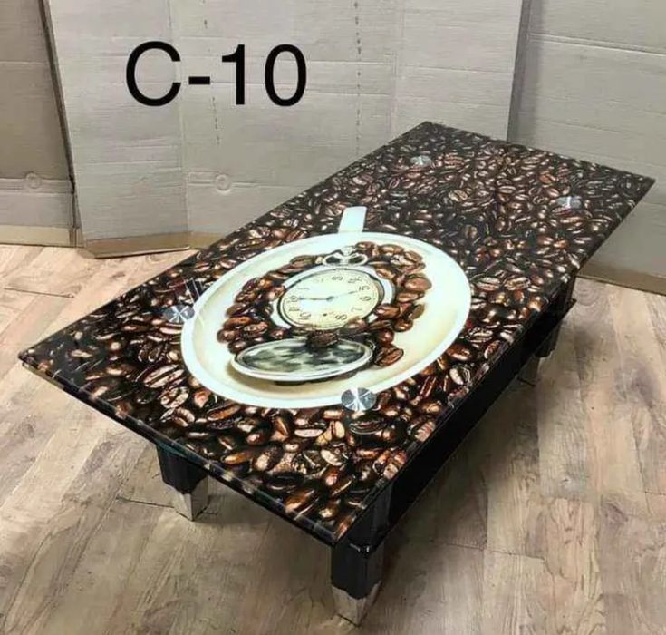 Холни маси чисто нови