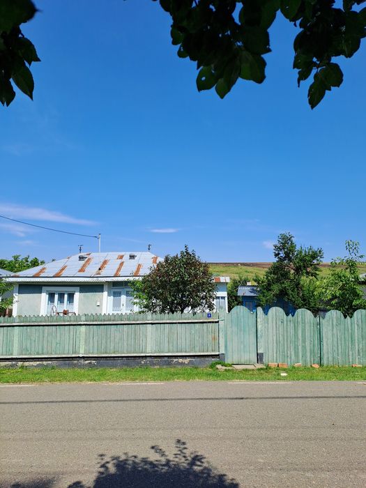 Vând teren plus casă bătrâneasca