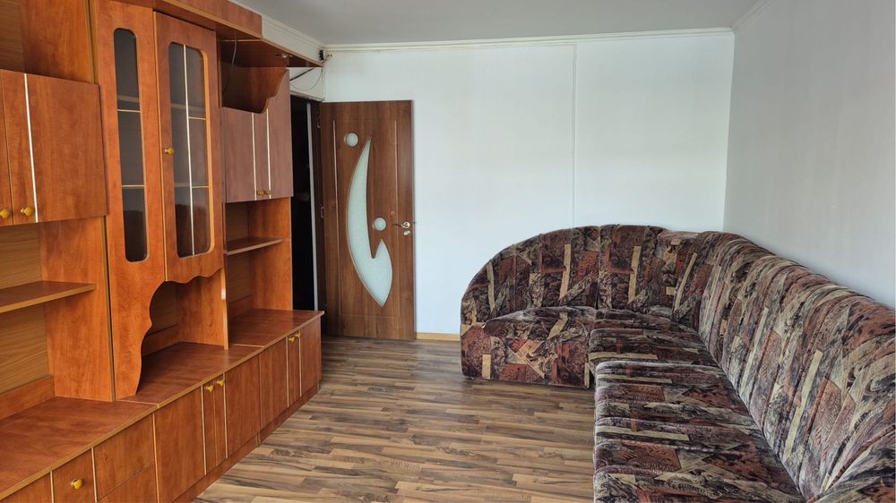 Inchiriez apartament ,oras babeni