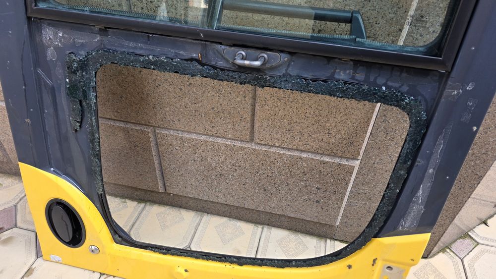 Дверь кабины экскаватора KOMATSU PC270, PC200-8, PC220-8