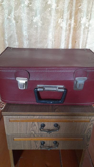 Продам швейную машину